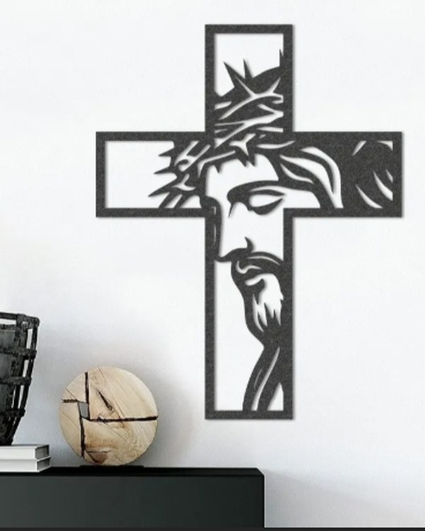 Painel de parede vazado com o rosto de Cristo dentro de uma cruz, em preto fosco.